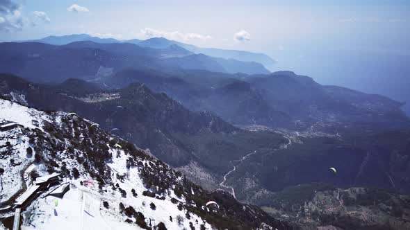 Drone view on world famous paragliding spot in Oludeniz, Fethiye, Turkey alt