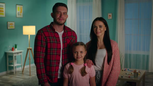 Portrait of Happy Young Family alt