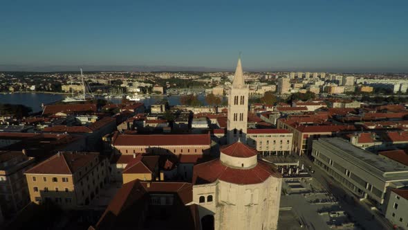 Aerial view of Zadar with a square and a bell tower alt