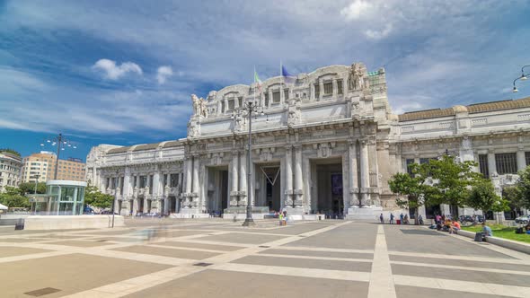 Front View of Milan Antique Central Railway Station Timelapse Hyperlapse alt
