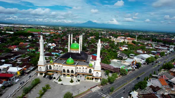 Aerial view of Baiturrahman Sukoharjo Grand Mosque alt
