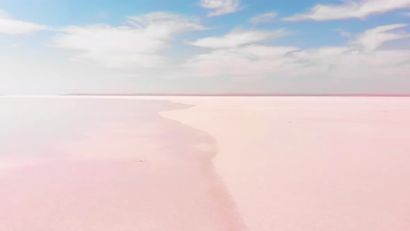 Pink Tuz Salt Lake In Turkey alt
