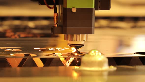 CNC Laser Cutting of Metal, Modern Industrial Technology alt