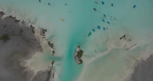 Toma aérea del canal de los piratas Bacalar  alt