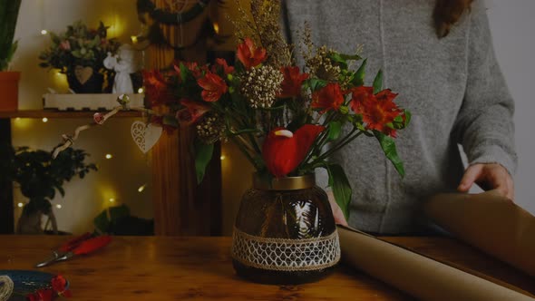 Florist Makes Flower Arrangement for Valentine's Day alt