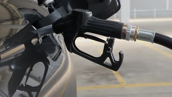 Refilling Car with Fuel 09 alt