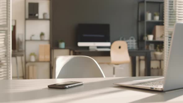 Modern Office Interior alt