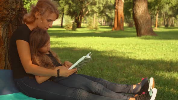 Lovely Family Day in City Park alt