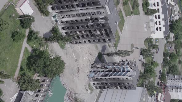 Vertical Video of a Warbombed Man in Ukraine alt