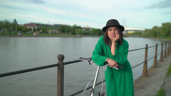 Girl leaning on the bike handle alt