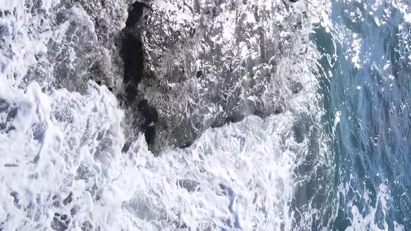 Vertical Video Sea Near the Coast  Closeup of the Coastal Seascape alt