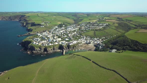 Coastal Walk And Port Isaac - Small Fishing Village And Popular Location For Both Films And Televisi alt