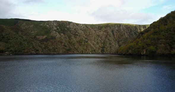 Flying low over a river at the Sil Canyon alt