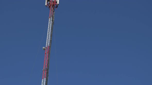 Telecommunication equipment outdoor 4K 2160p UHD video - Modern antenna system in fron of blue sky 4 alt