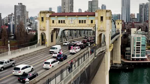 Vehicles At Burrard Street Bridge During The Anti-Vaccine Mandate Protest 2022 In Vancouver City, Ca alt