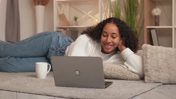 Internet Entertainment Gadget Leisure Home Woman alt