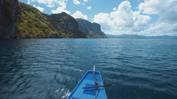 Boat Hover To Tropical Islands El Nido, Palawan, Philippines. Steep Green Mountains and Blue Water alt