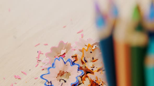 Bunch of colored pencil with shavings alt