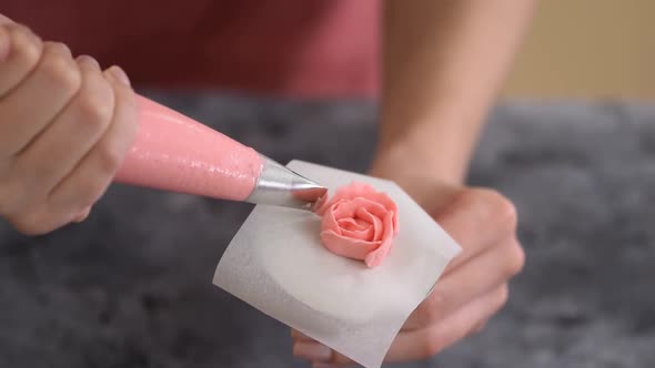 Making Pink Buttercream Frosting Roses at Home