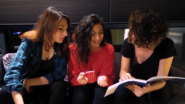 Businesswomen Homeoffice alt