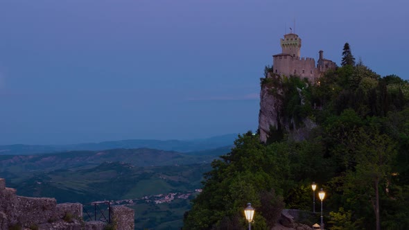 Time lapse of the amazing hilltop fortresses on Monte Titano in San Marino alt