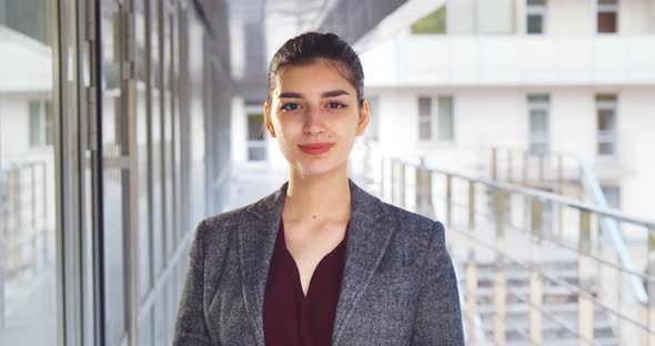 Attractive Businesswoman Looking at Camera and Smiling alt