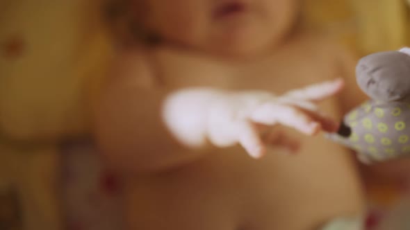 Baby Care First Skills Learning to Sit alt