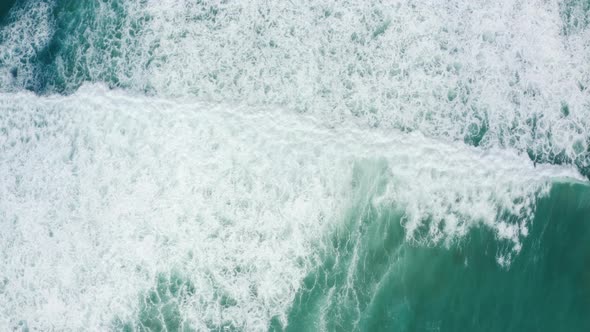 Relaxing View of Ocean Waves alt