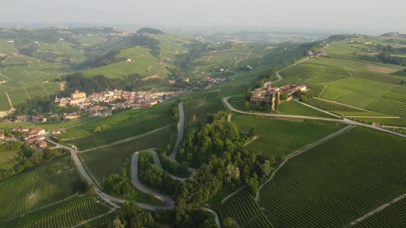 Barolo La Volta Castle in Langhe, Piedmont alt