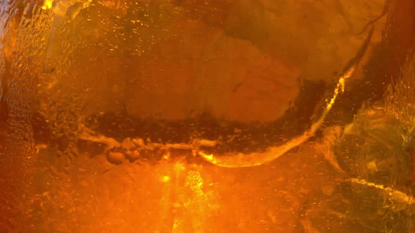 Refreshing orange drink in the sun - 4K 60fps alt