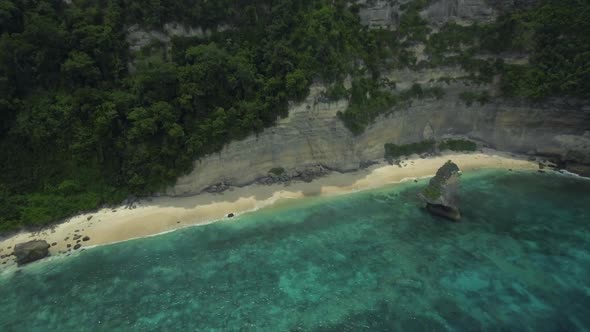 Aerial view of virgin Suwehan beach, Nusa Penida island, Indonesia, Zoom in alt