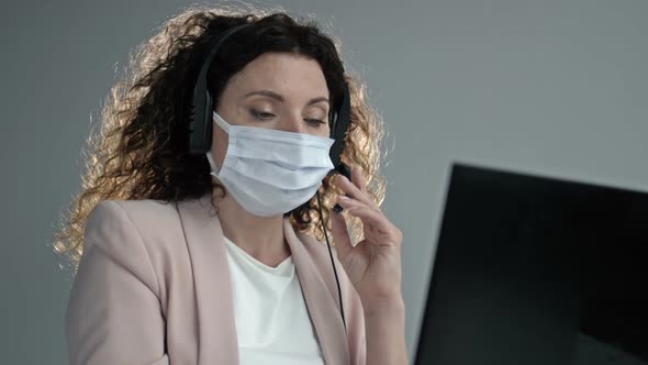 Call Center Operator in Medical Mask