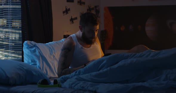 Man Shouting on Cell Phone alt