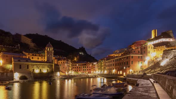 Time Lapse of the beautiful and scenic seaside village of Vernazza in Italy. alt
