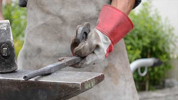 Blacksmith Working With Steel alt