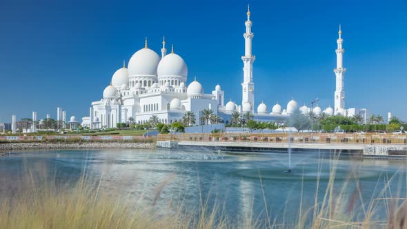Sheikh Zayed Grand Mosque Timelapse in Abu Dhabi the Capital City of United Arab Emirates alt
