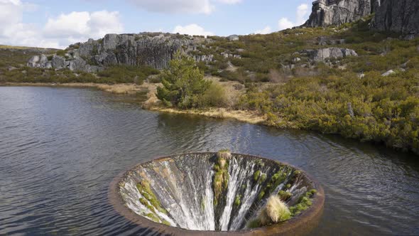 Covao dos Conchos lagoon in Serra da Estrela, Portugal alt