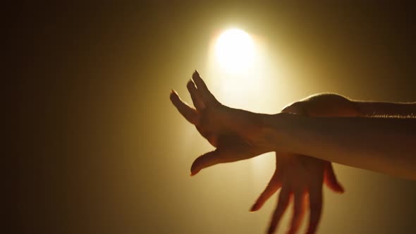 Hands Dancing Vogue Closeup alt