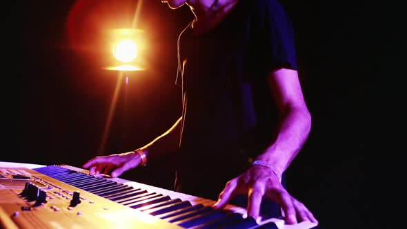 Man playing electronic keyboard 4k alt