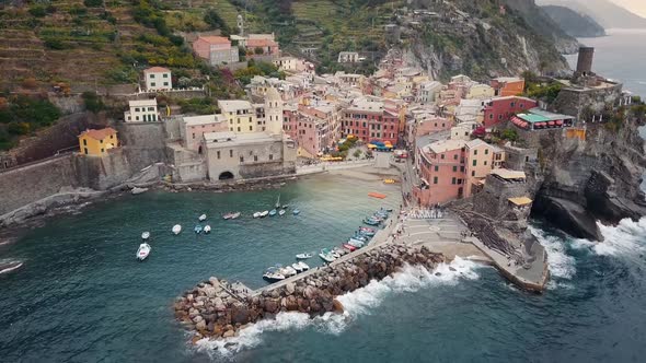 Aerial view of Vernazza, the famous Cinque Terre town, Liguria, Northern Italy alt