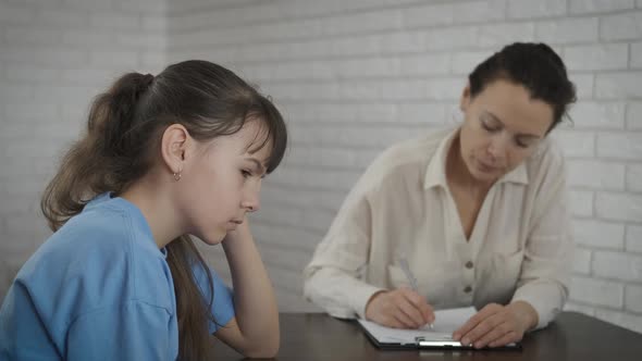 Social worker write paper.  alt