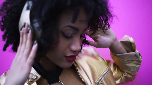 Young woman with cury hair and freckles alt