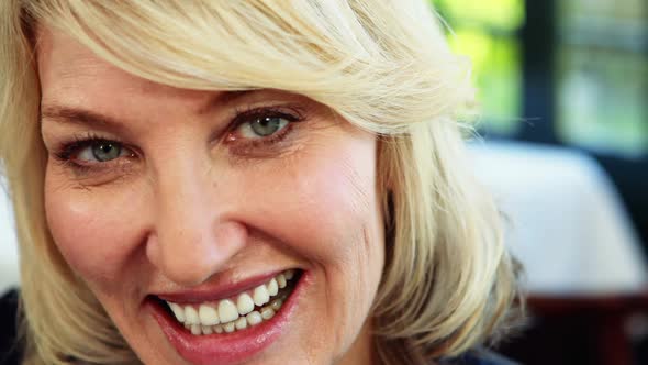 Businesswoman smiling in restaurant alt