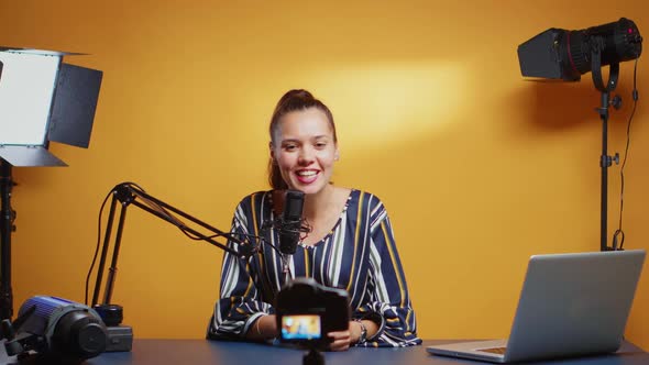 Greeting the Audience at the Start of New Shot alt
