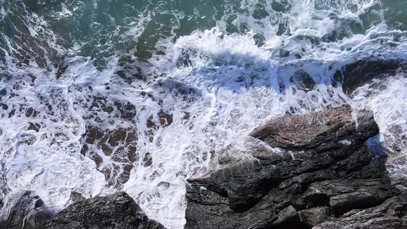 Vertical Video Sea Near the Coast  Closeup of the Coastal Seascape alt