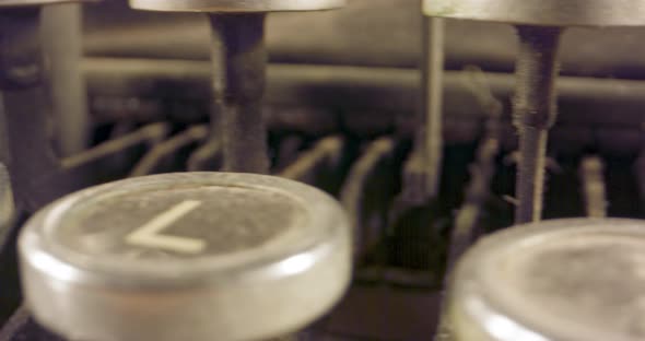 Special macro dolly shot - hovering over old typewriter keys alt
