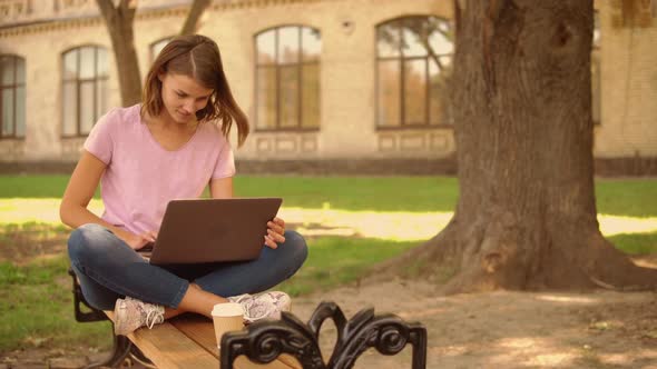 Young Woman Use Computer at the Open Air alt