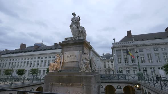 The statues of a monumnet in a square