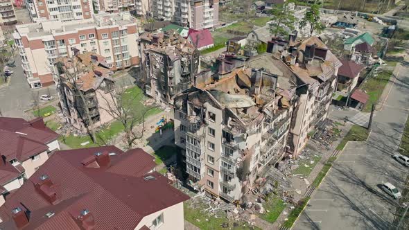 War Ukraine Kiev Kyiv Bomb Ruin House Destruction City Building Street alt