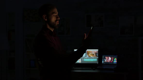 Young Man Giving a Voice Command To a Smart Light App alt